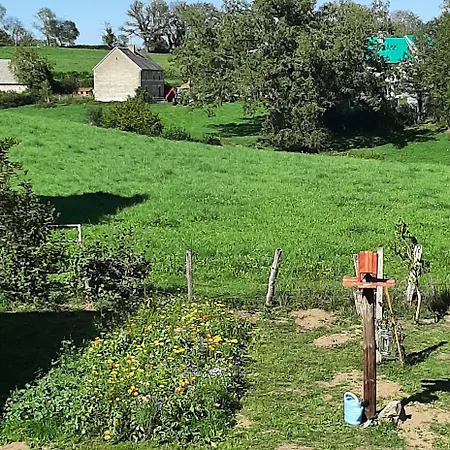 Le Puits Dans La Cour Bed & Breakfast