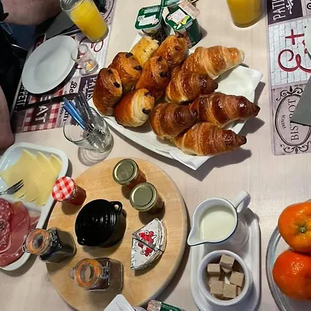 Le Puits Dans La Cour Bed & Breakfast