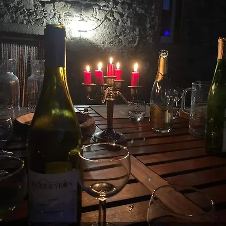 Le Puits Dans La Cour Bed & Breakfast